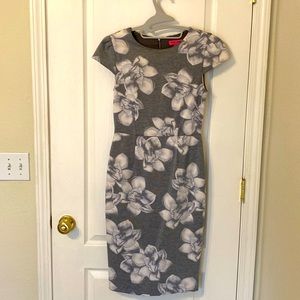 Betsy Johnson cap-sleeve, exposed zipper back, knee-length fitted dress